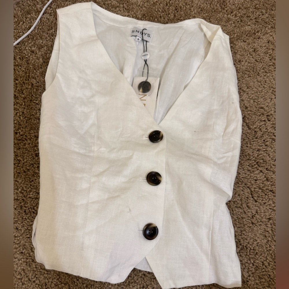 NWT Sunday the Label white vest